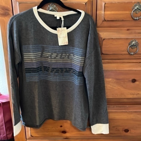 Hem & Thread Women’s Navy And Cream Sweatshirt Size Large NWT - Picture 1 of 11